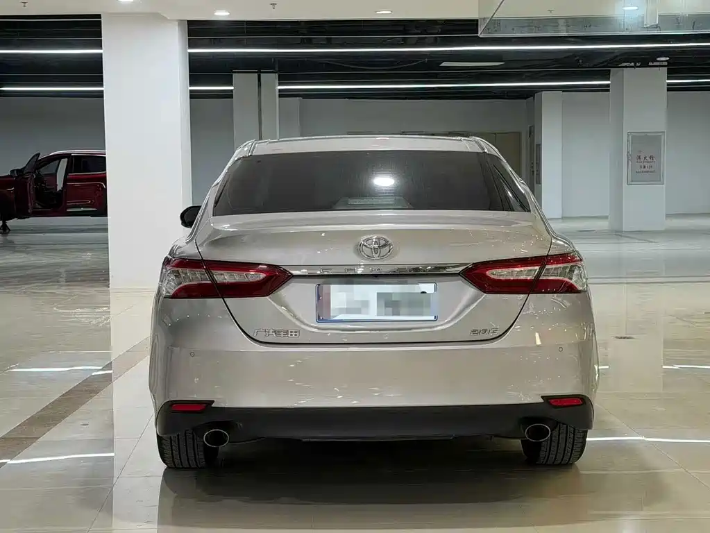 Toyota Camry — миниатюра 3