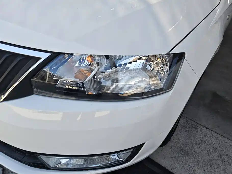 Skoda Rapid — миниатюра 5