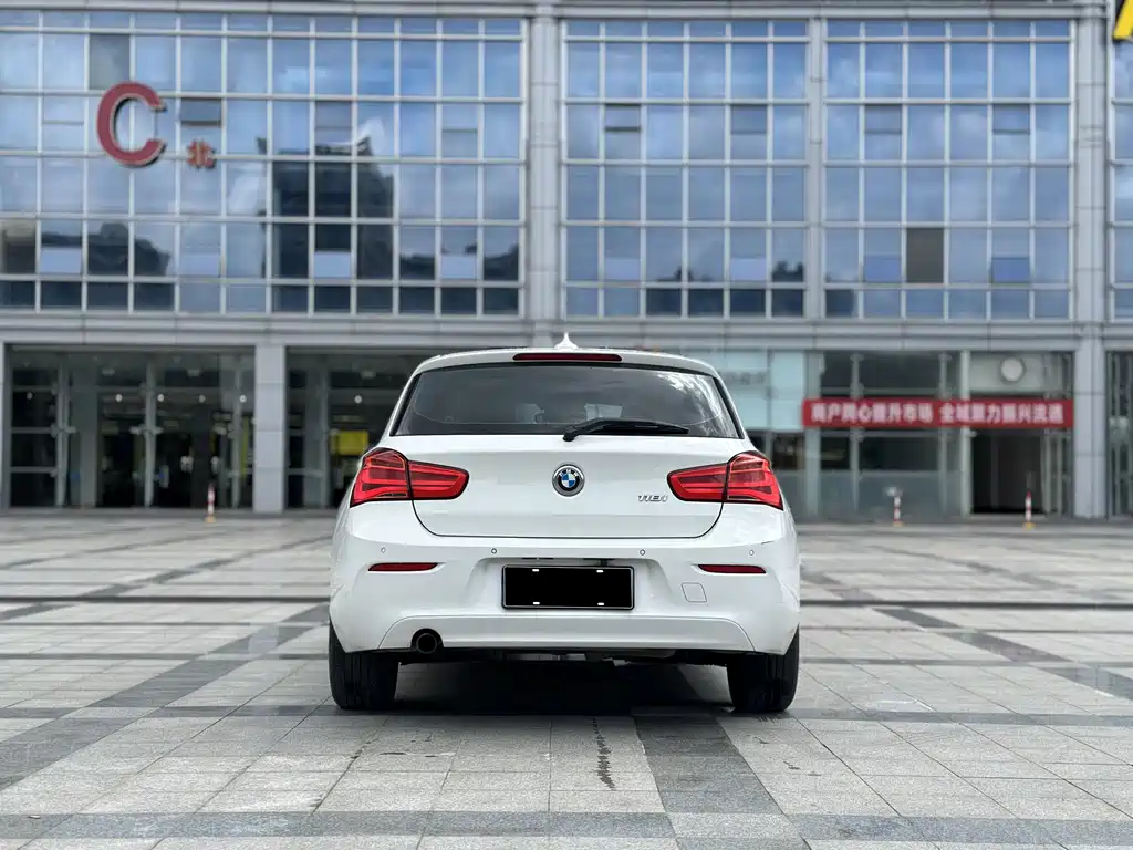 BMW 1 Series (Import) — миниатюра 6