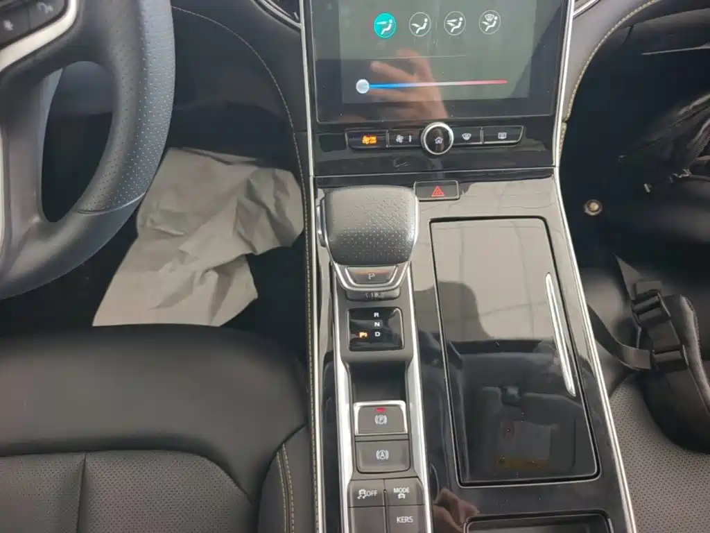 Roewe i6 MAX New Energy — миниатюра 14