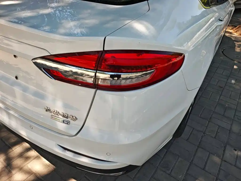 Ford Mondeo — миниатюра 8