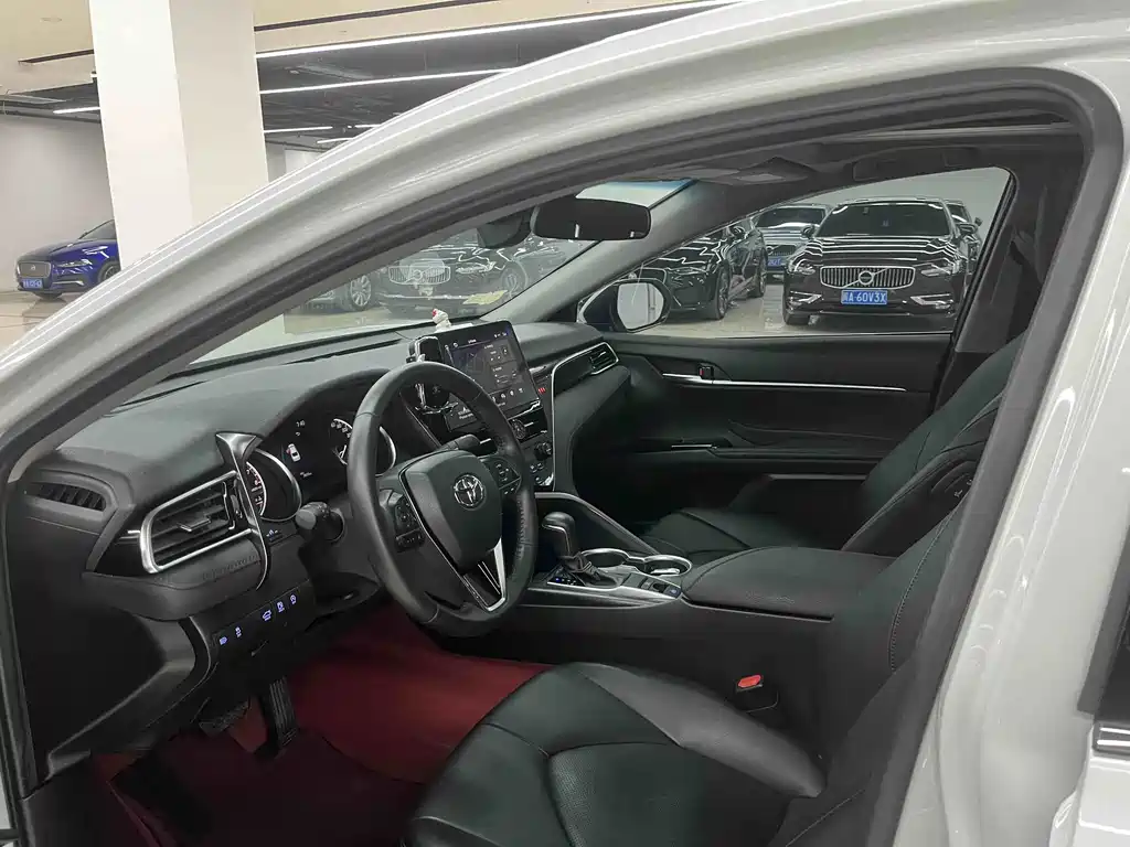 Toyota Camry — миниатюра 11