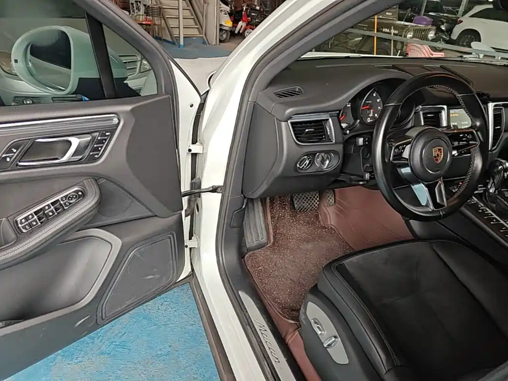 Porsche Macan — миниатюра 16