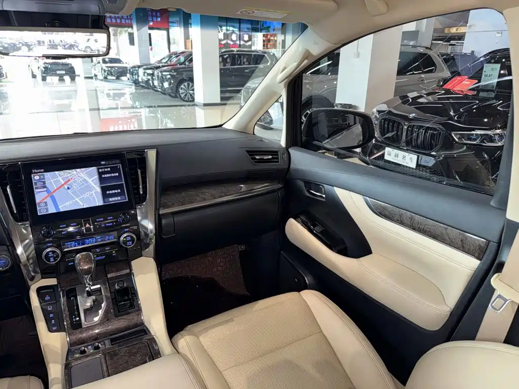 Toyota Vellfire 2021 2.5L HV Luxury