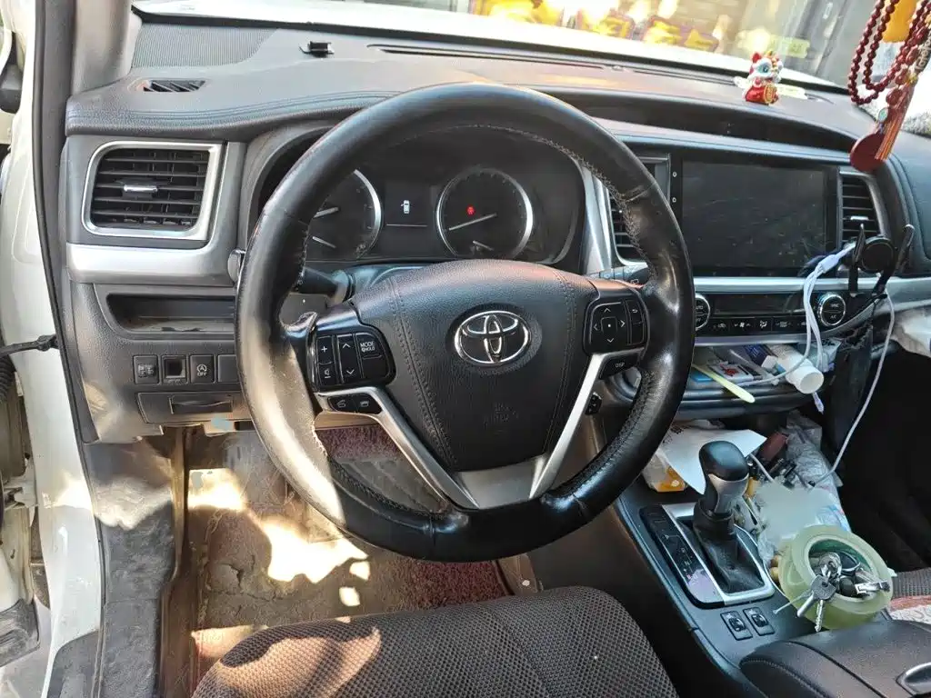 Toyota Highlander 2015 2.0T Luxury 7 мест