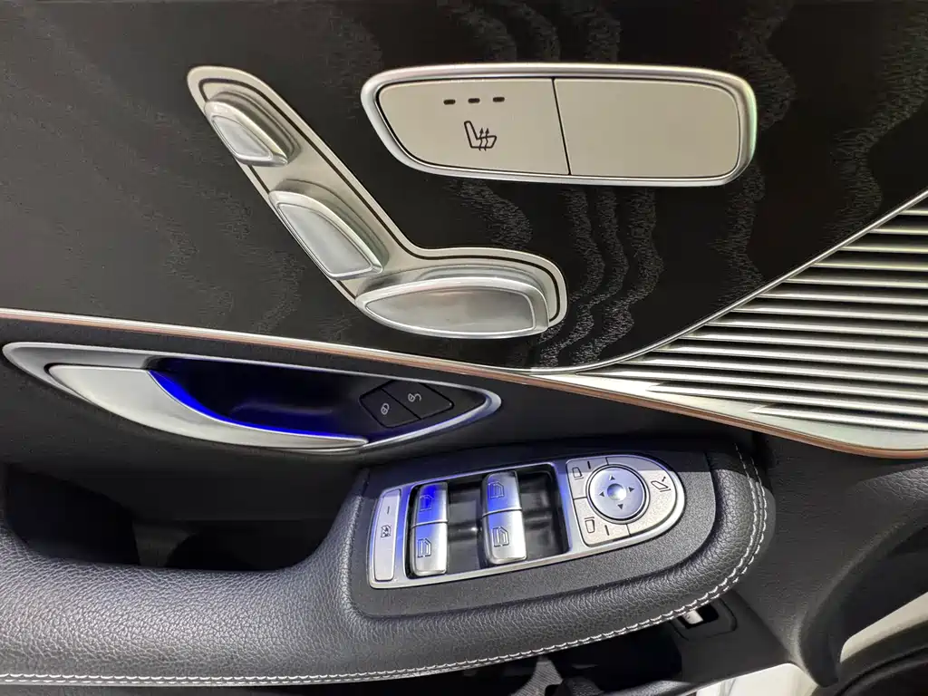 Mercedes-Benz EQC — миниатюра 7
