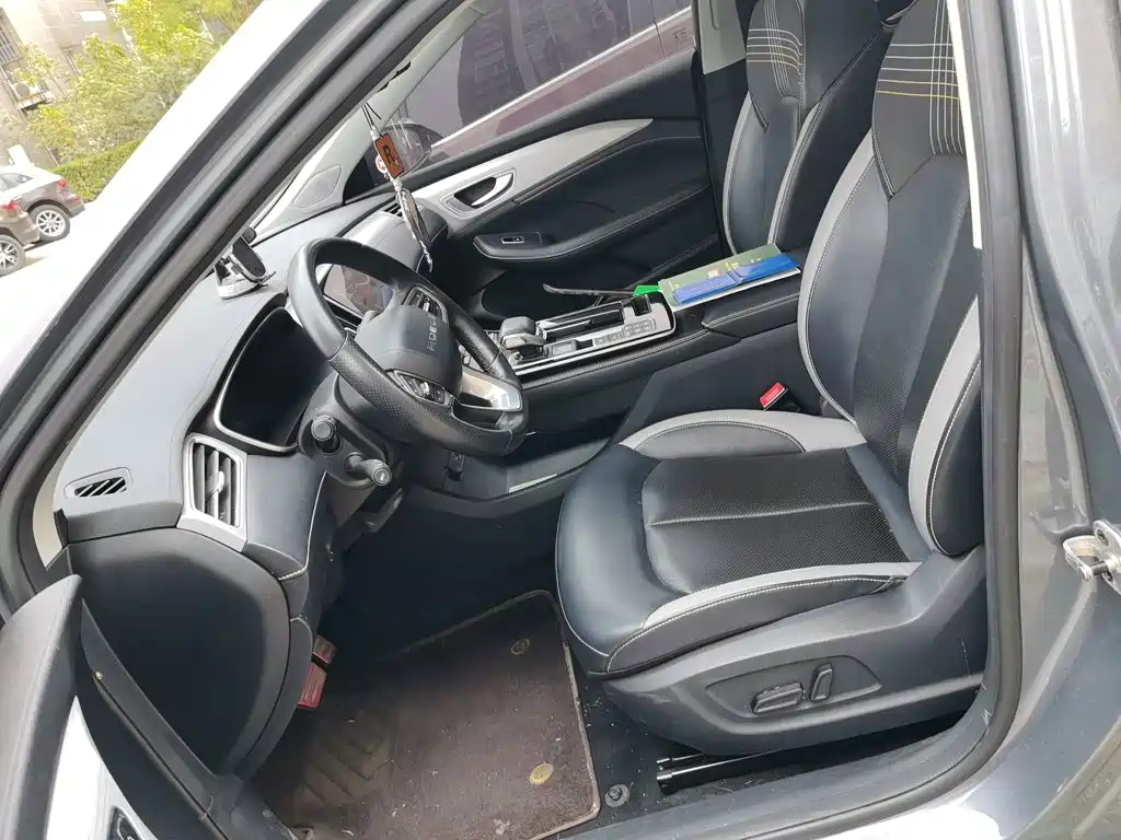 Roewe i6 MAX New Energy — миниатюра 16