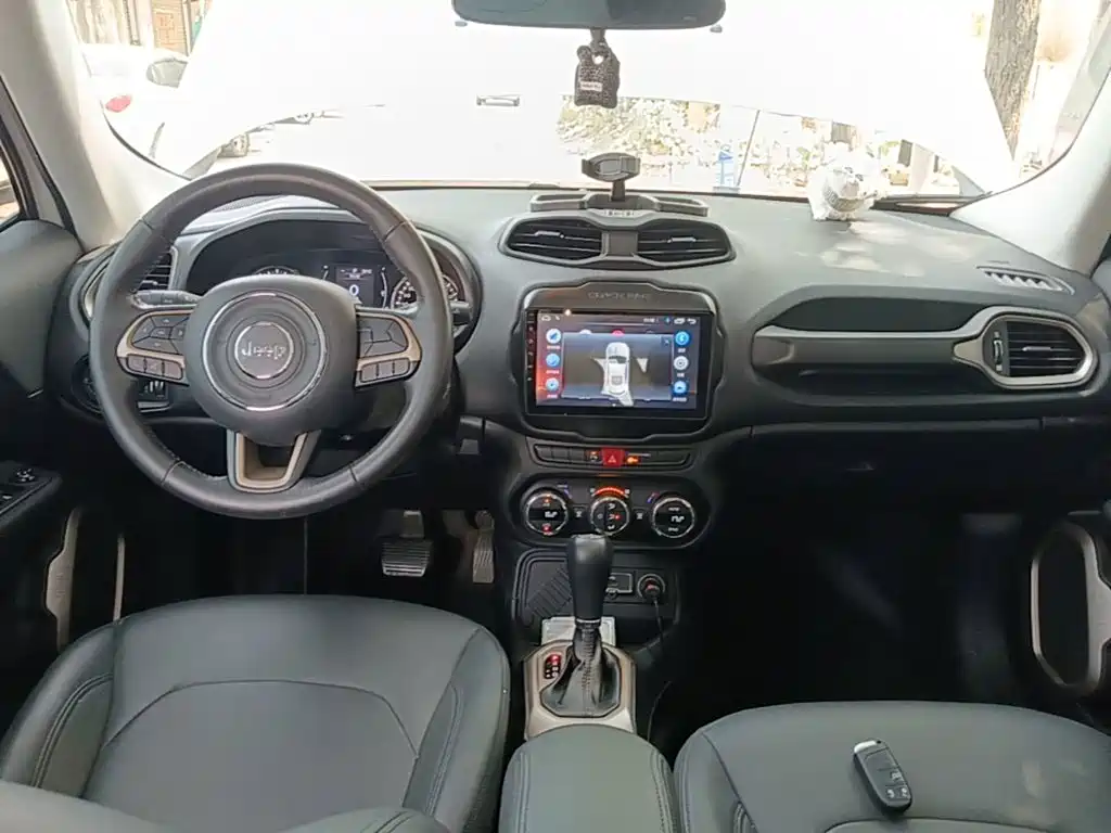 Jeep Renegade — миниатюра 10