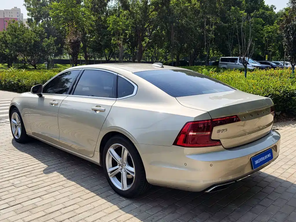 Volvo S90 2017 T4