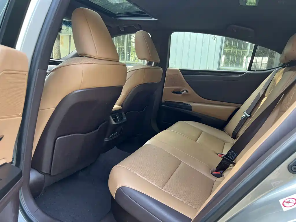 Lexus ES — миниатюра 7