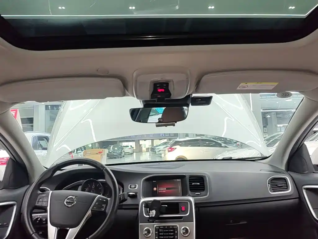 Volvo S60 — миниатюра 18