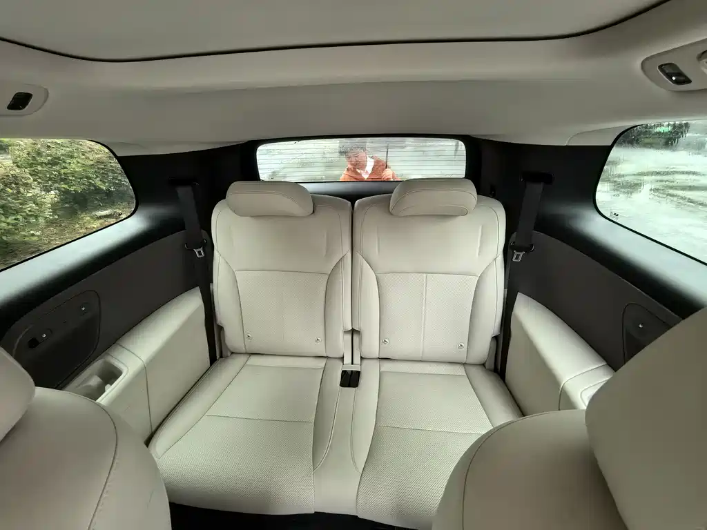 Li Auto i8 2025 Standard