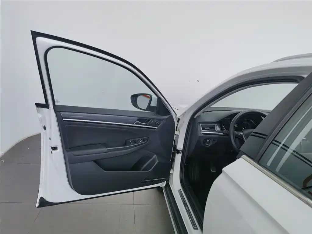 Volkswagen C-Trek 2018 230TSI MT Comfort
