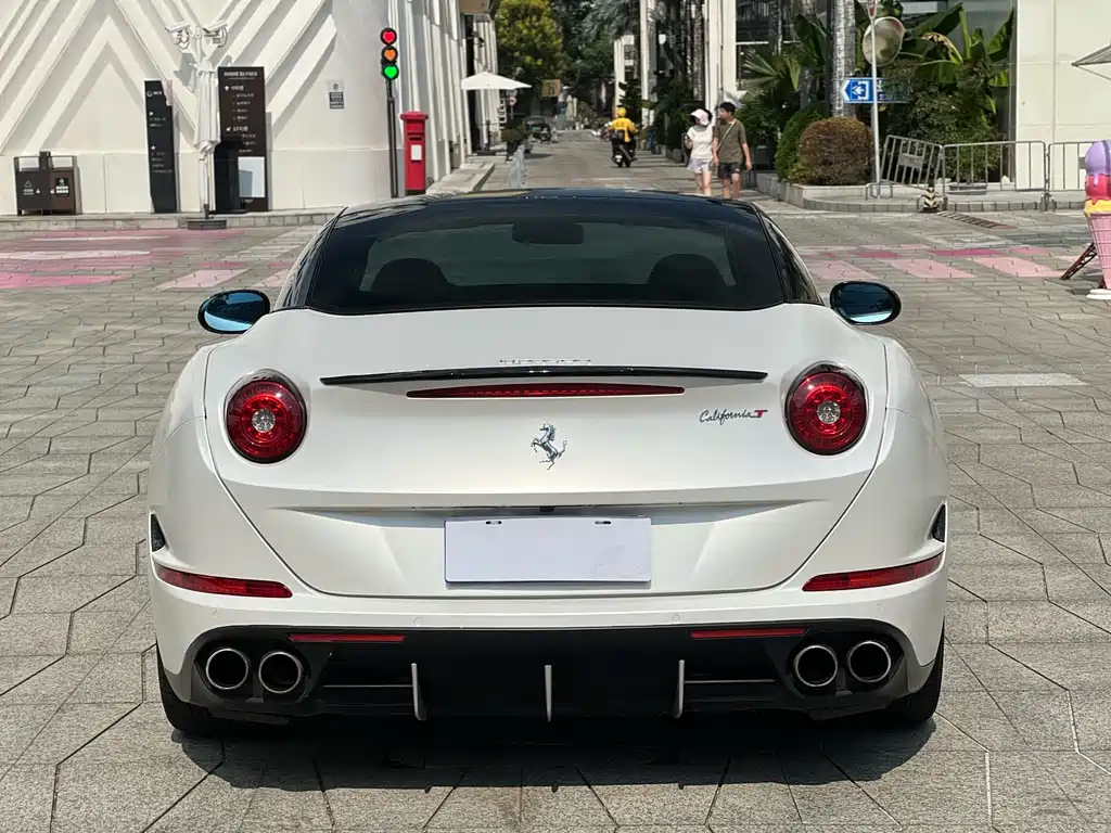 FERRARI CALIFORNIA T