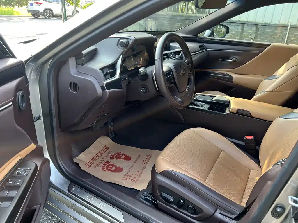 Lexus ES — миниатюра 6