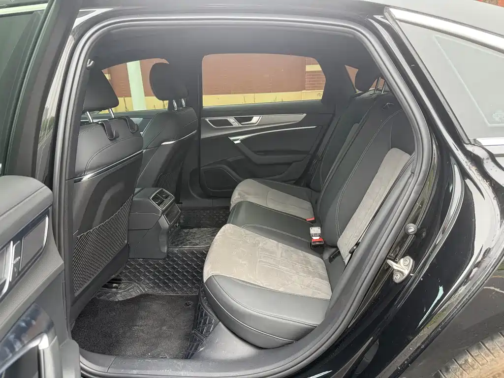 Audi A6L 2023 40 TFSI Luxury