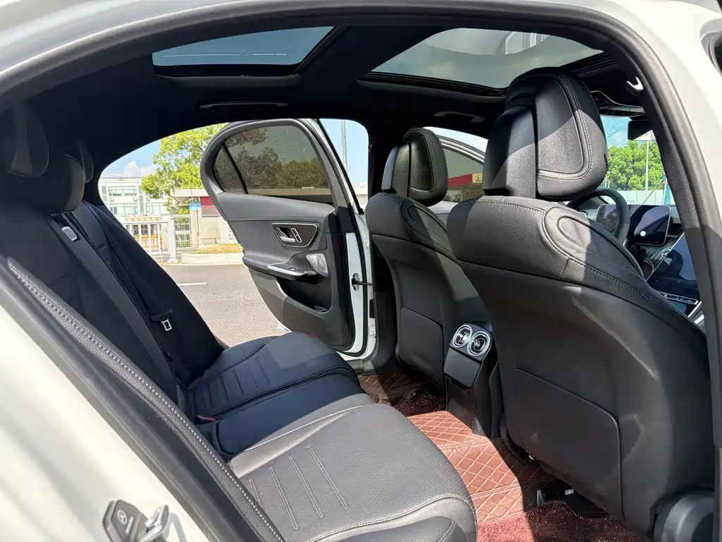 Mercedes-Benz C-Class — миниатюра 11