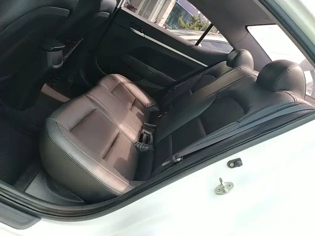Hyundai Elantra — миниатюра 17