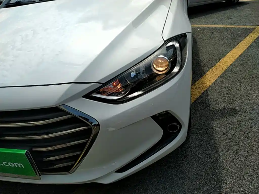 Hyundai Elantra — миниатюра 24