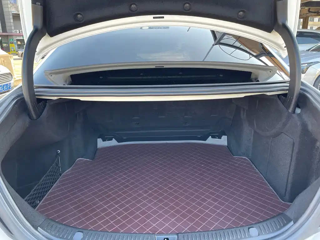 Mercedes-Benz E-Class — миниатюра 26