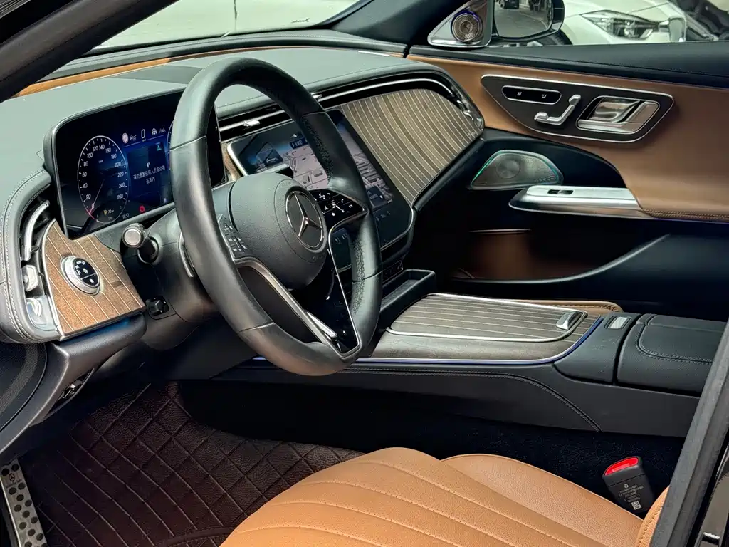 Mercedes-Benz E-Class — миниатюра 7