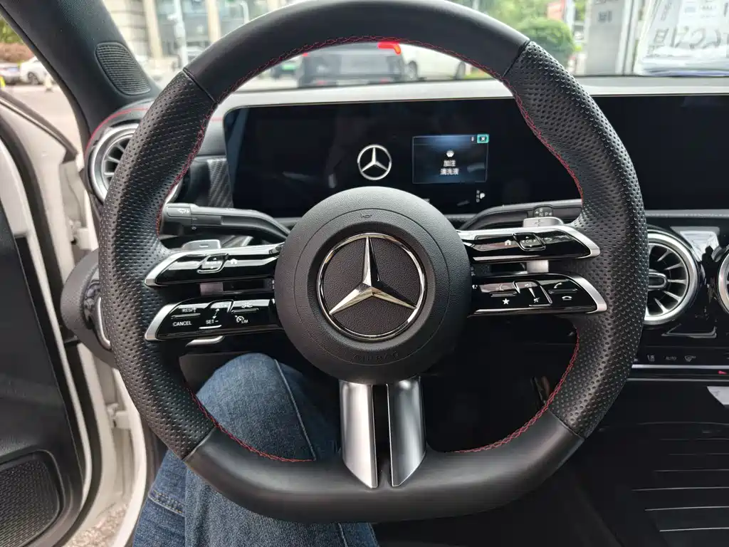 Mercedes-Benz A-Class — миниатюра 8