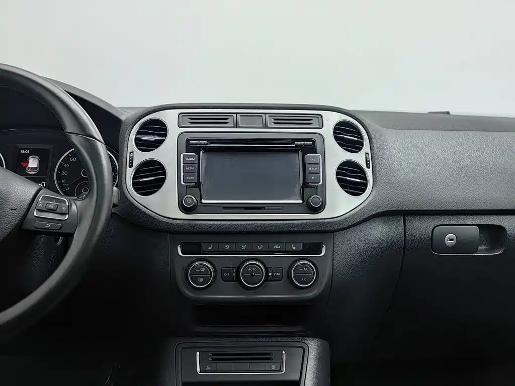 Volkswagen Tiguan — миниатюра 12