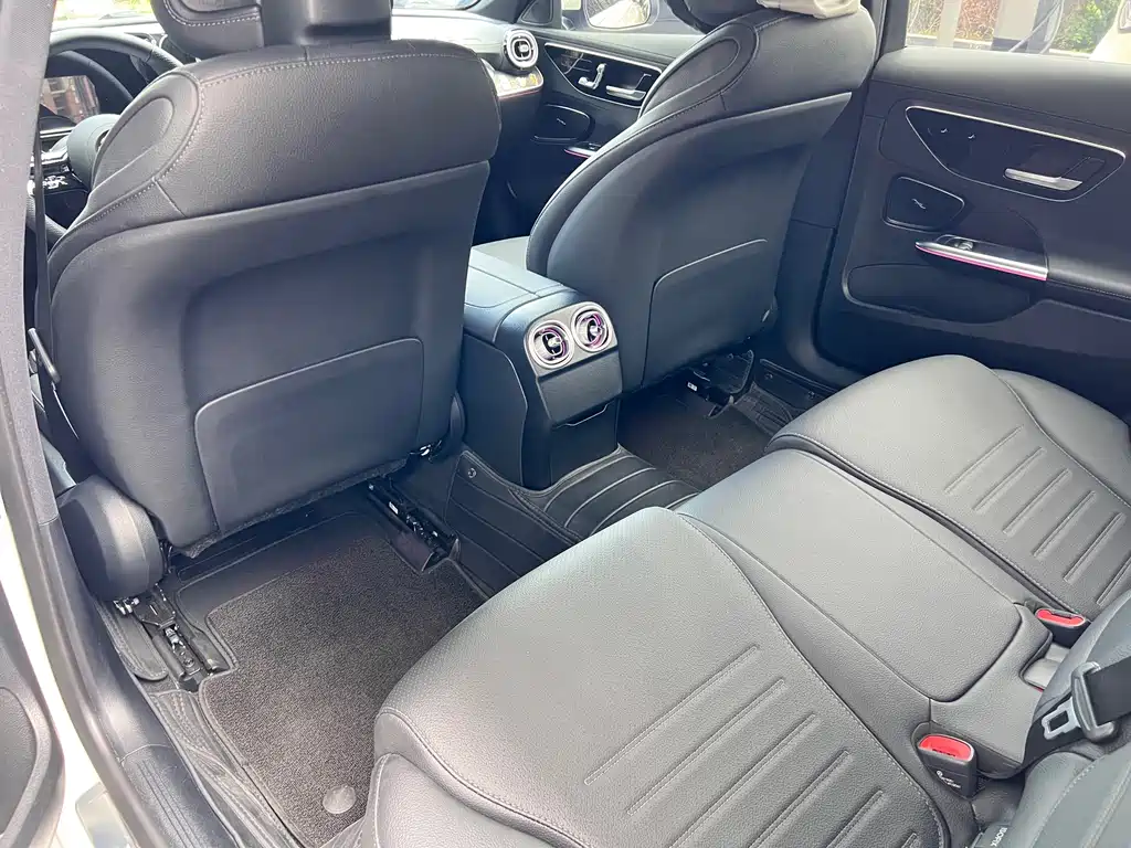 Mercedes-Benz C-Class — миниатюра 12