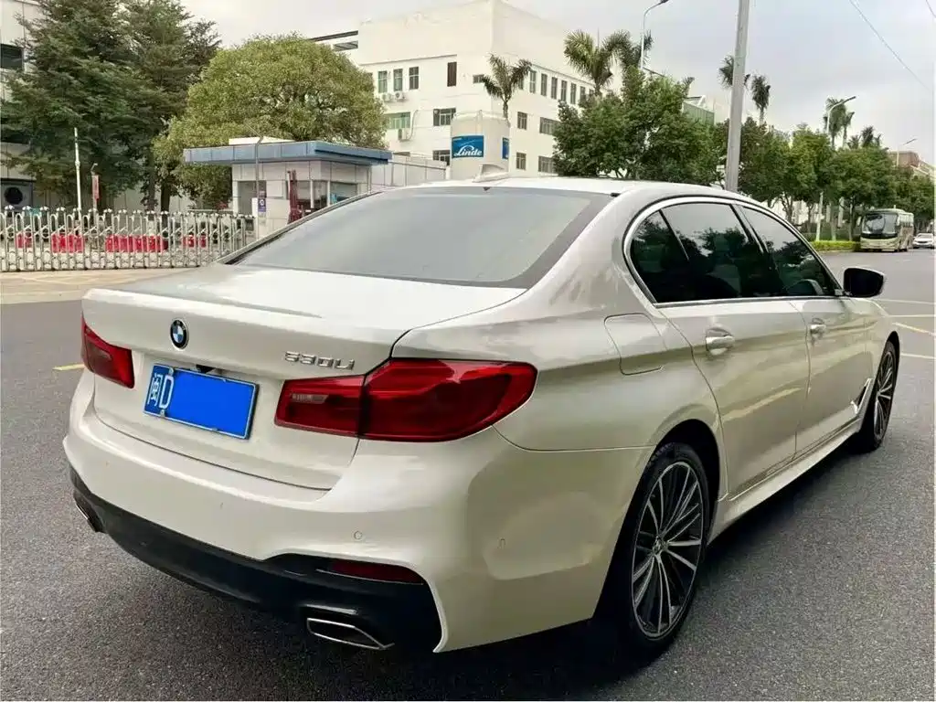 BMW 5 Series — миниатюра 9