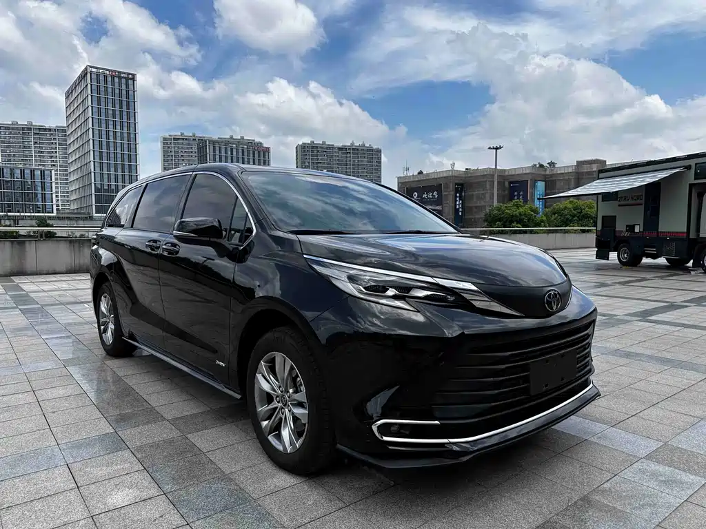 Toyota Sienna — миниатюра 3