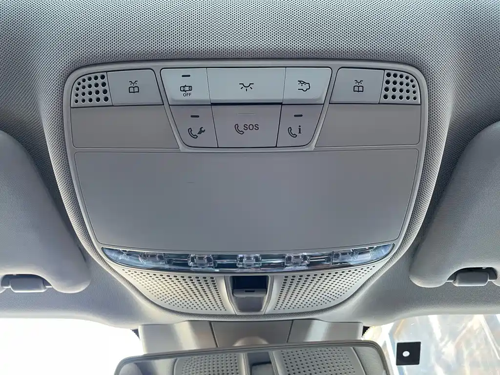 Mercedes-Benz E-Class — миниатюра 17