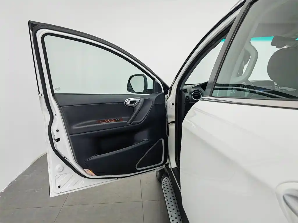 Luxgen Big 7 SUV — миниатюра 8