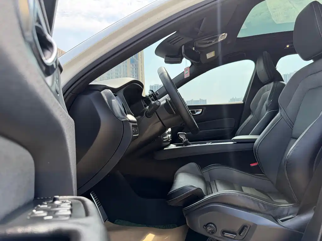 Volvo XC60 — миниатюра 10