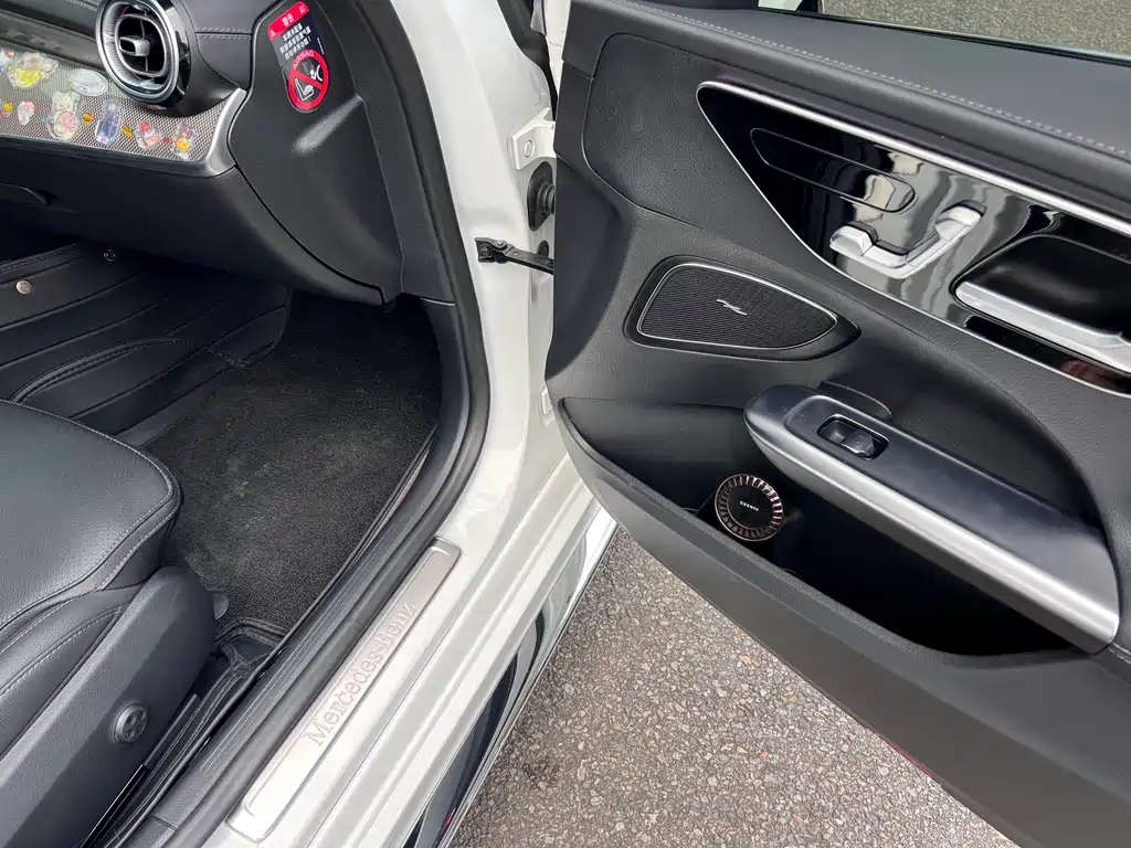 Mercedes-Benz C-Class — миниатюра 10