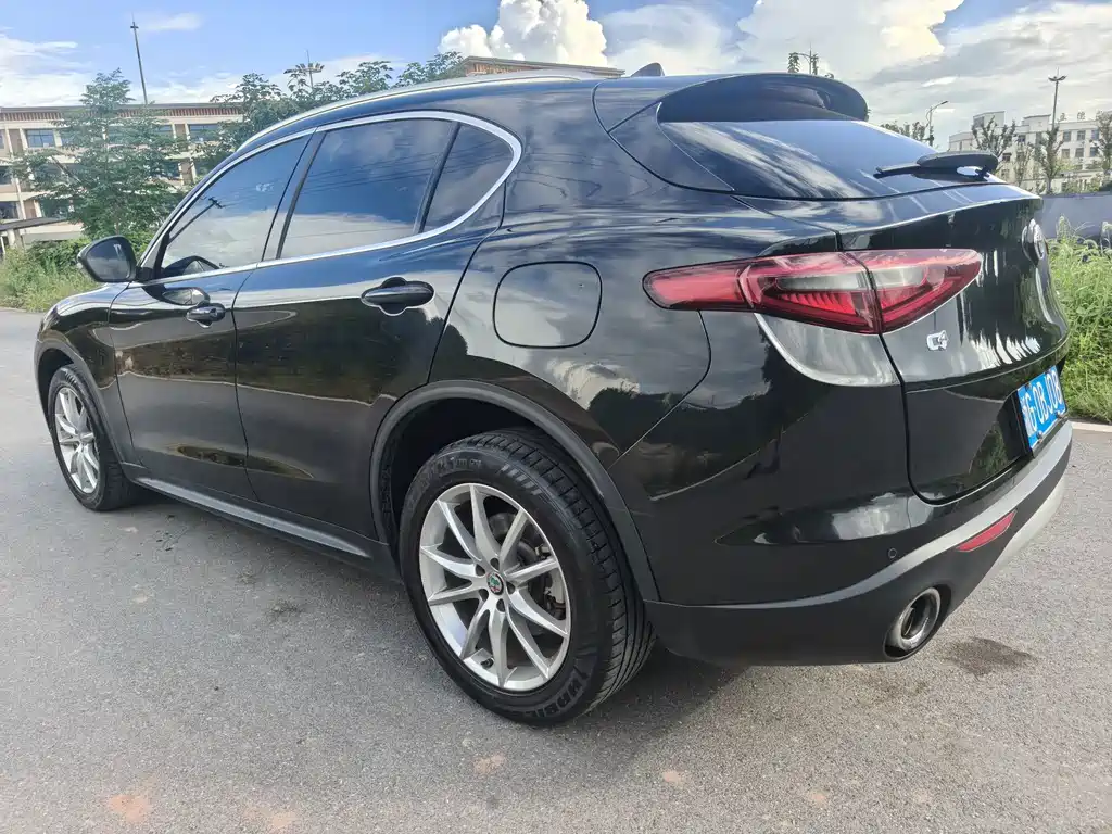 Alfa Romeo Stelvio — миниатюра 3