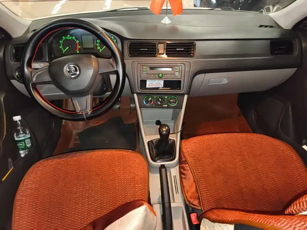 Skoda Rapid — миниатюра 10