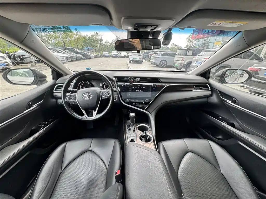 Toyota Camry — миниатюра 5