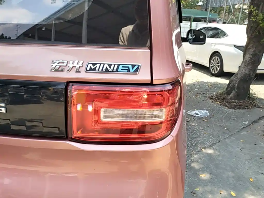 Wuling MINIEV — миниатюра 8