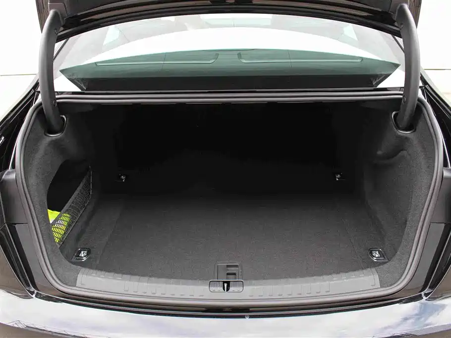 Audi A6L id 4669395 из Китая 8