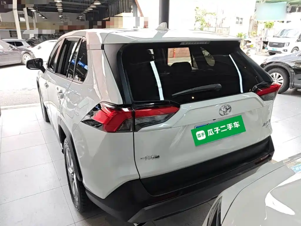 Toyota RAV4 — миниатюра 6