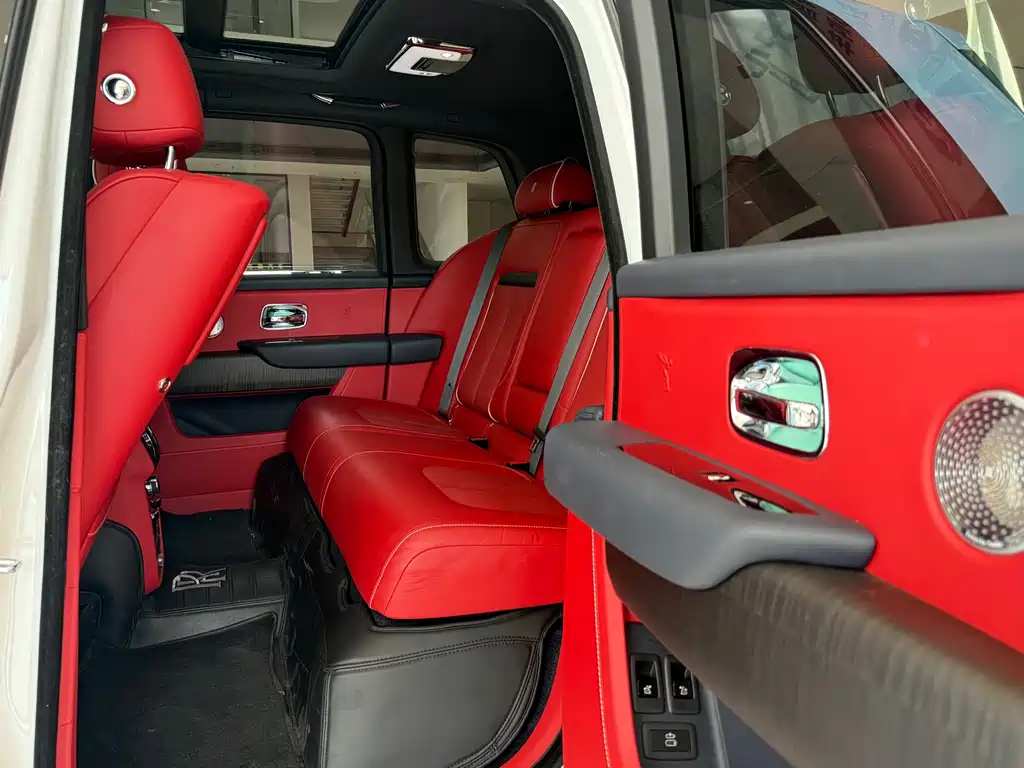 Rolls-Royce Cullinan — миниатюра 14