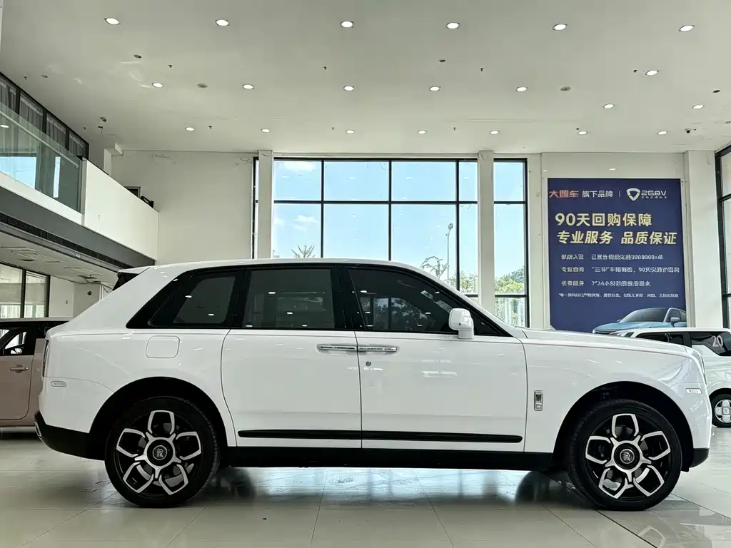 Rolls-Royce Cullinan — миниатюра 5