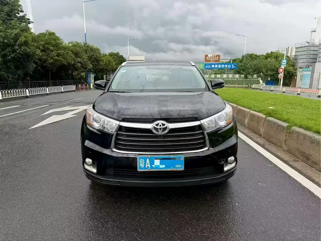 Toyota Highlander 2015 2.0T Luxury 7 мест