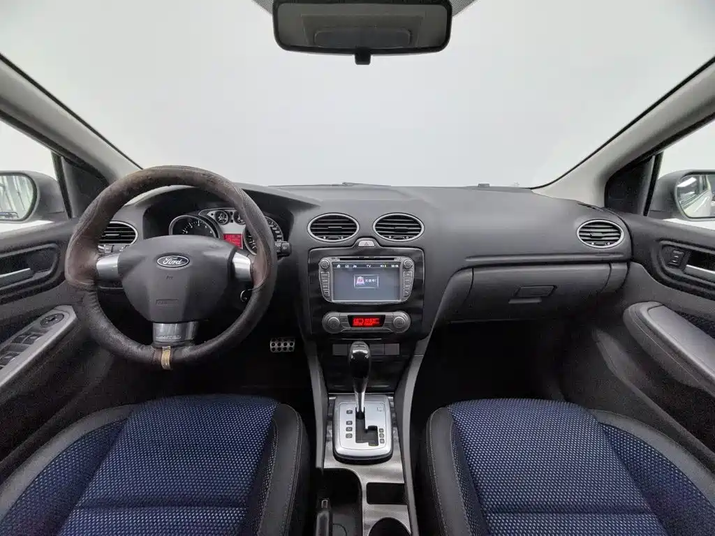 Ford Focus 2014 1.8L AT