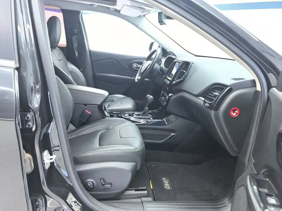 Jeep Cherokee — миниатюра 8