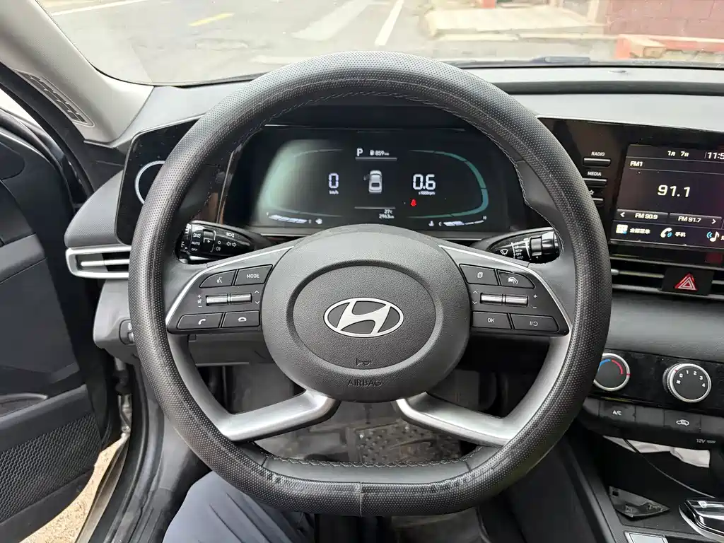 Hyundai Elantra — миниатюра 3
