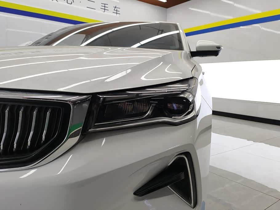 Geely Emgrand 1.5 л 2022 г. Белый, пробег 18800 км