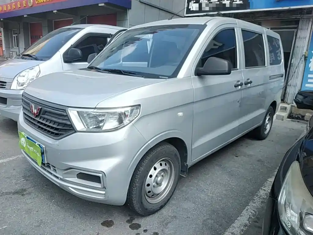Wuling Hongguang V — миниатюра 2