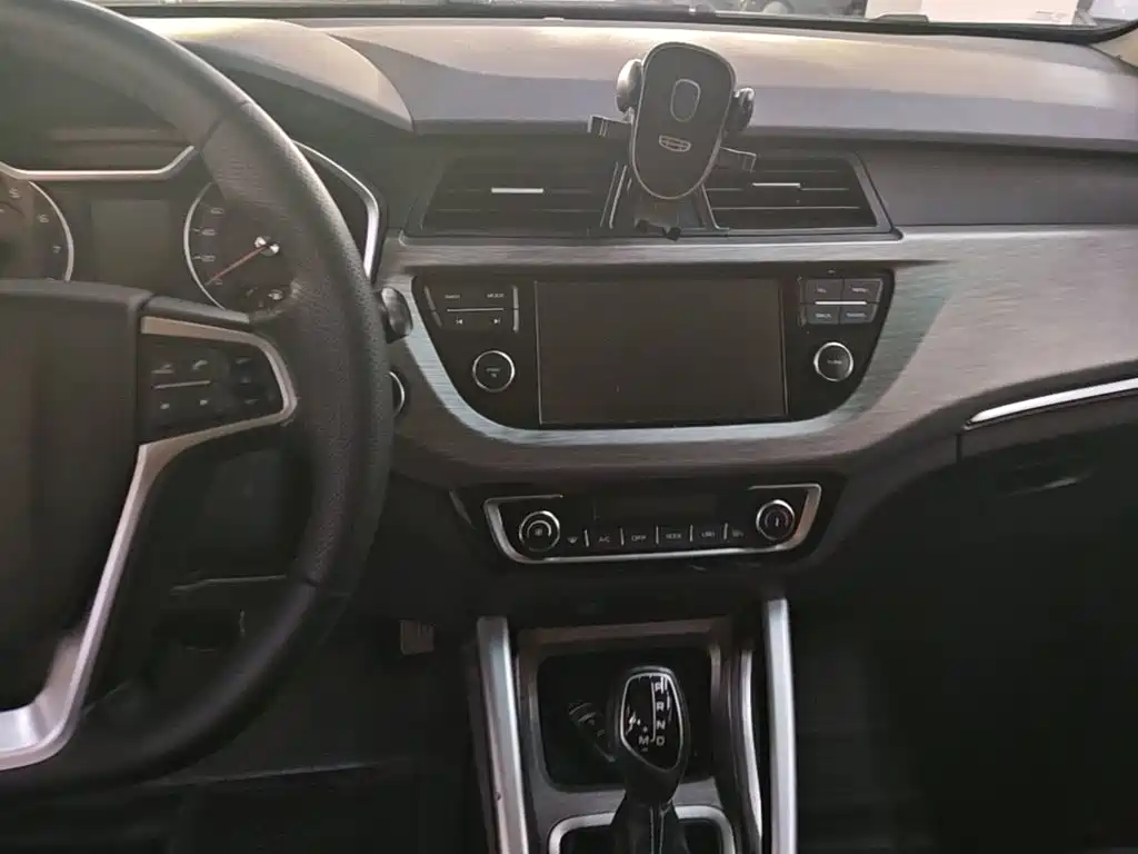 Geely Vision X3 — миниатюра 13