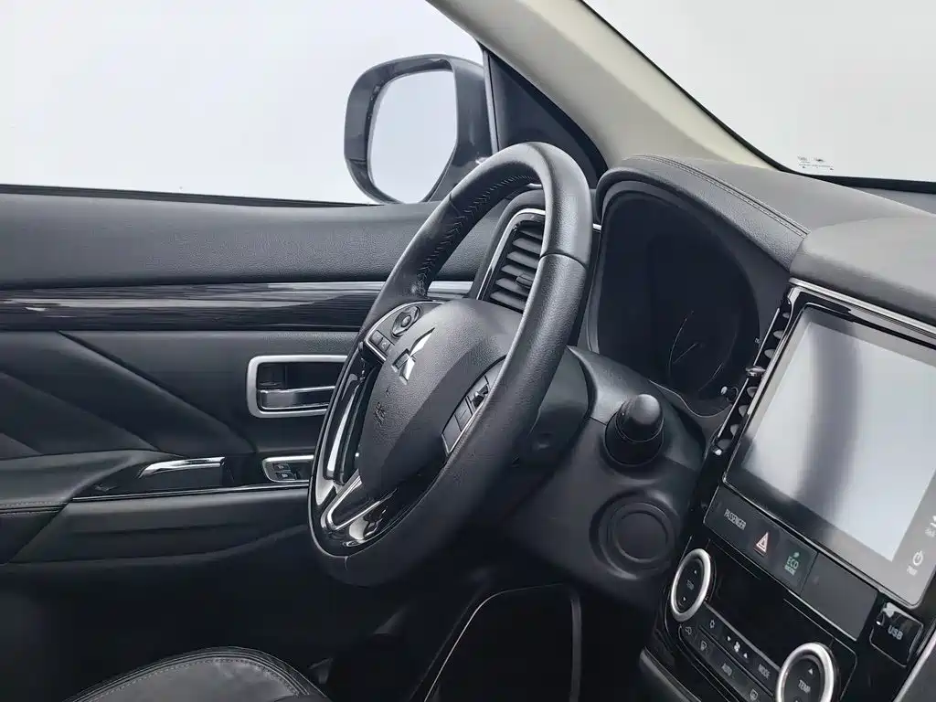 Mitsubishi Outlander — миниатюра 22